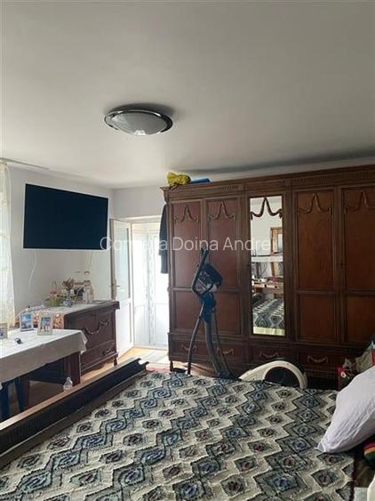 Casa cu etaj, teren 357 mp , pretabila - clinica, birouri, locuinta -  zona cent
