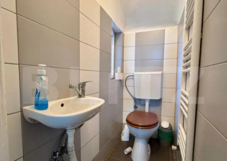 Spa?iu de birouri, 120 mp, 5 incaperi mansarda in c - 8