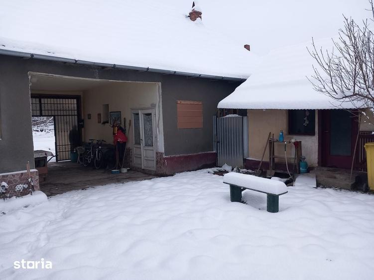 Casă cu 3 camere cu Teren 1420 Mp în Central