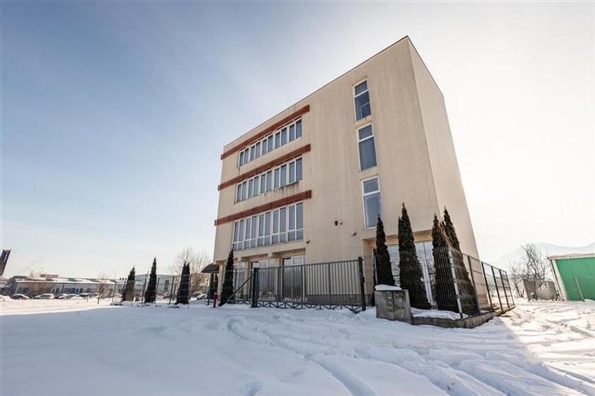 Edificu: Birouri, Centru medical/ comercial acces facil, componenta si dotari ap - 24