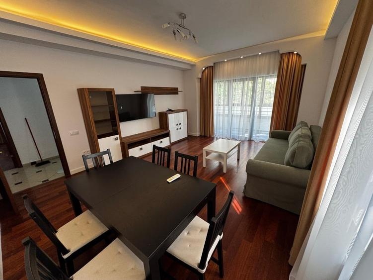 Apartament cu 3 camere decomandat în Moșilor