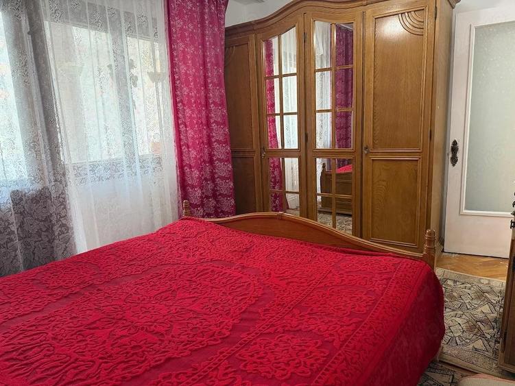 Apartament cu 3 camere decomandat, mobilat în Bucovina