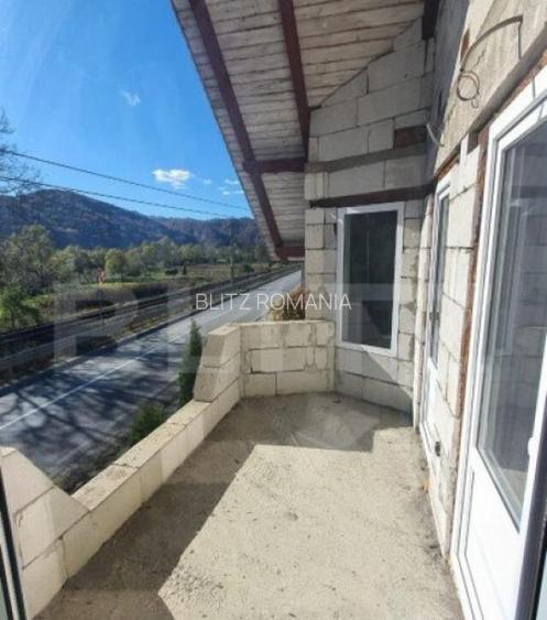 Casa P+M de aprox.140 mp, cu 10 ari livada de pomi si 1,5ari