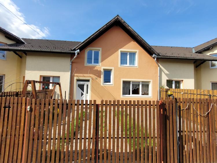 Inchiriere triplex retras de la strada cu curte si parcare in cartierul Europa - 6