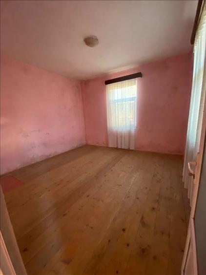 TECHIRGHIOL CENTRAL CASA CARAMIDA TEREN 290 MP. DISTANTA PANA LA  LAC 25O M - 5