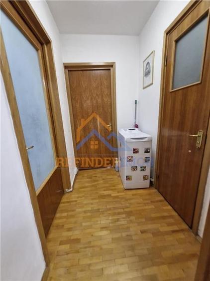 Vanzare apartament 3 camere, zona Trapezului - 14