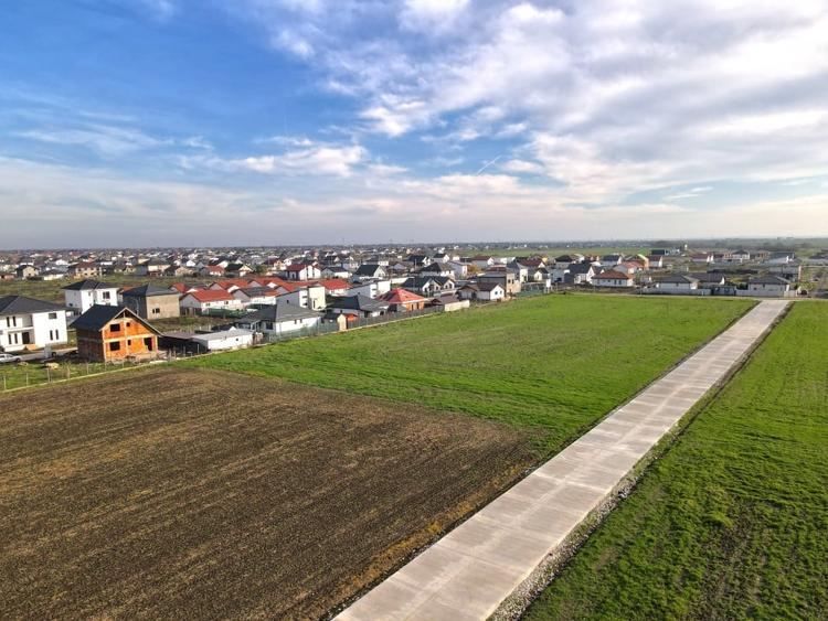 Loturi Intravilan In Rate Berceni | utilitati: curent, drum | #UG16 - 2