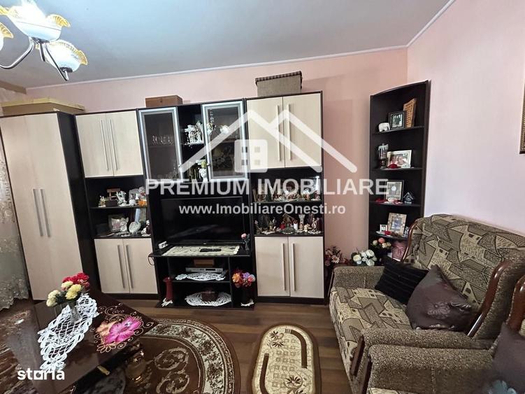 Apartament cu 3 camere decomandat în Dofteana