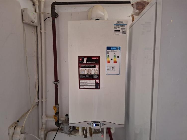 Frumusani, casa 6 camere 1000 mp teren DN4 2 centrale gaz 2 bucatarii - 6