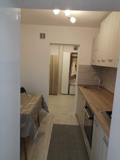 Spatiu si confort: apartament decomandat cu 2 camere, renovat complet si mobilat, amplasare excelenta: str. N. Balcescu, Oradea - 10
