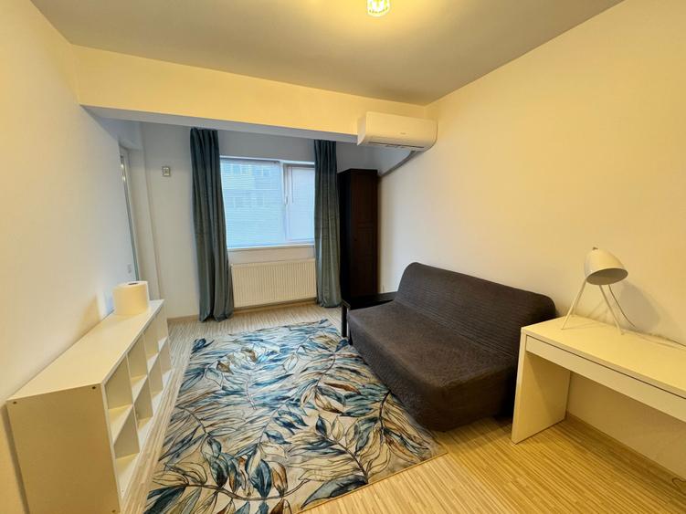 Garsoniera spatioasa de inchiriat - pe langa La Strada Mall - 1