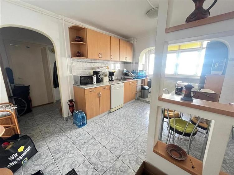 Apartament 3 camere decomandat si pivnita zona Vasile Aaron - 3