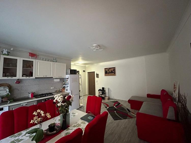 Inchiriez apartament 3 camere - 6