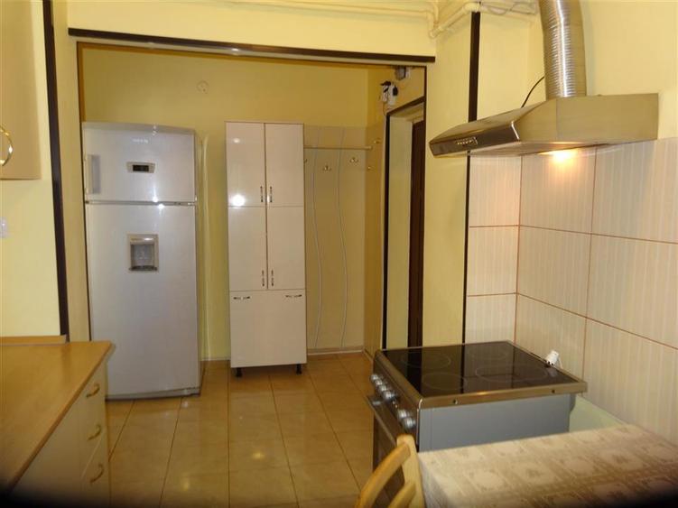 Apartament cu 2 camere semidecomandat, mobilat în P-ța Gării