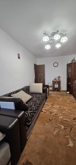 Targoviste,  Calea București,  bloc O1, vanzare apartament 4camere - 3