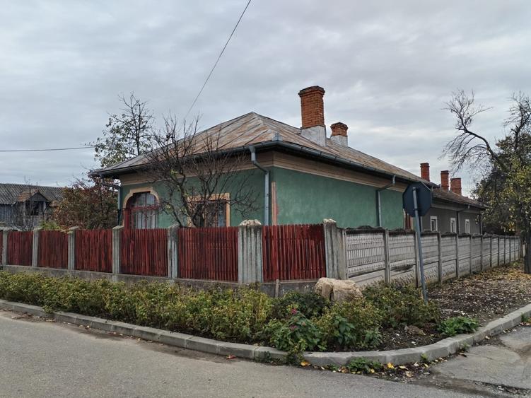 Casa cu teren -  central Segarcea - 16