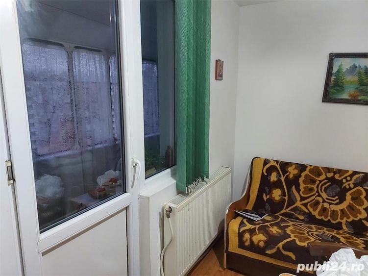 Apartament cu 4 camere decomandat în Roman