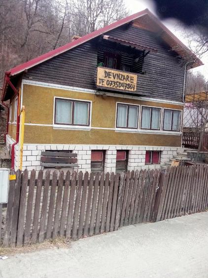 De vanzare doua case - 1