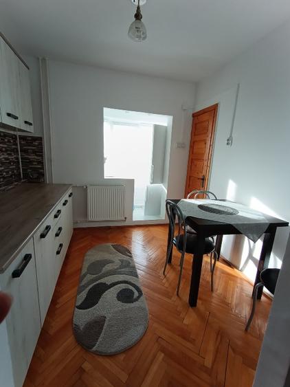 Închiriez apartament 2 cam zona girocului  - 9