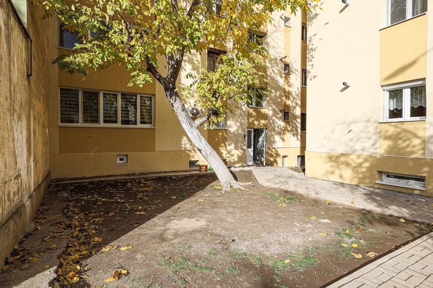 Rezervat! Apartament 2 camere, decomandat, 64 mp, etaj 4/4 - 8