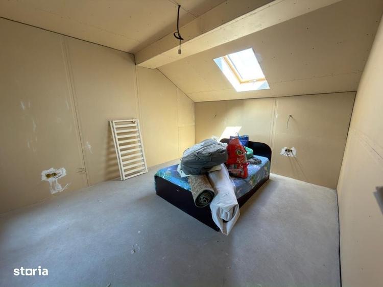 Casă cu 4 camere cu Teren 725 Mp în Ghindeni