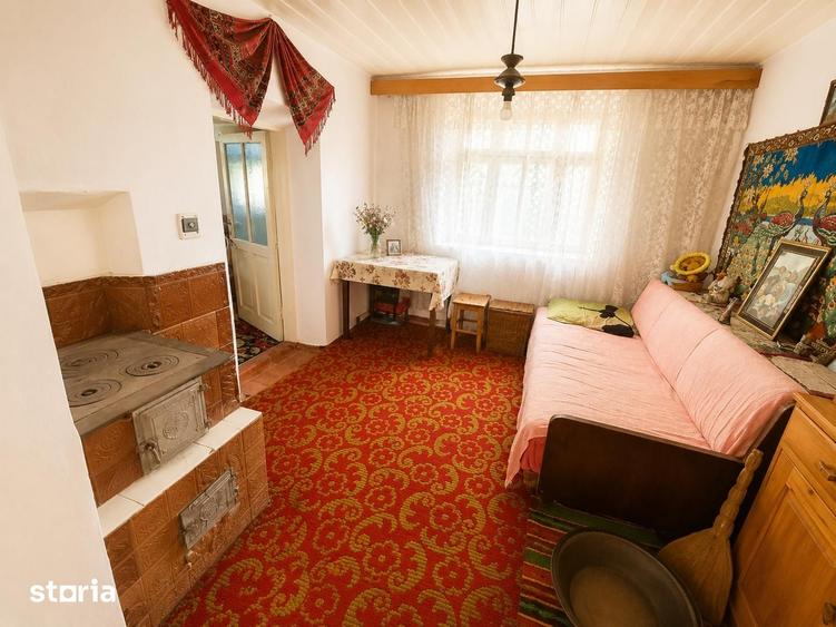 Casă cu 4 camere cu Teren 1600 Mp în Podu Roș
