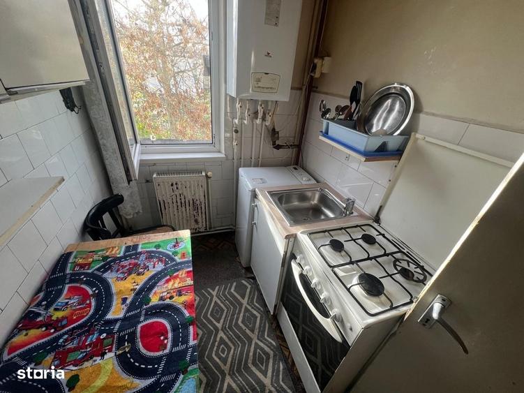 Apartament cu 3 camere semidecomandat în Micro 19