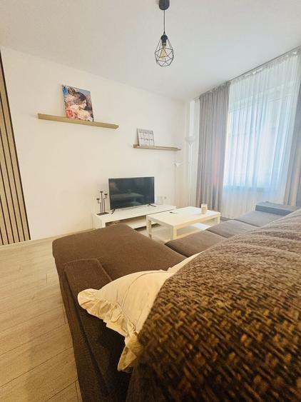 Apartament cu 2 camere decomandat, mobilat în Central