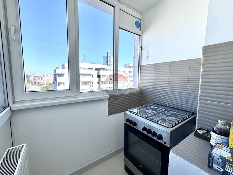 Apartament cu 3 camere semidecomandat, mobilat în Titulescu