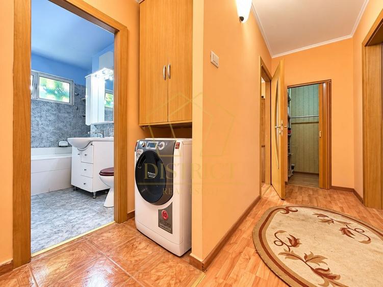 Apartament cu 3 camere decomandat, mobilat în Girocului