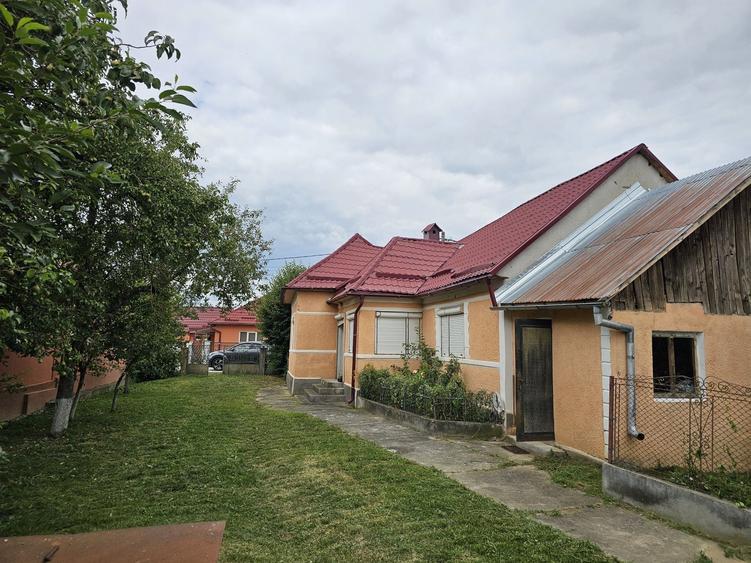 Casă cu 4 camere în Cociu