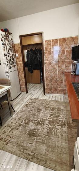 Apartament cu 2 camere semidecomandat, mobilat în Cornișa