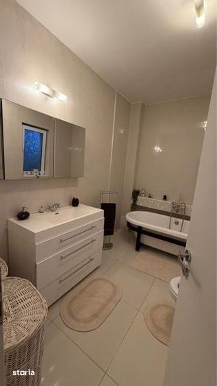Apartament cu 4 camere decomandat, mobilat în Central