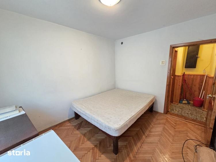Apartament cu 4 camere decomandat în Micro 3