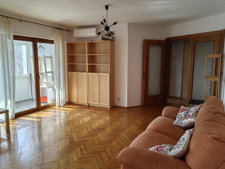 Apartament cu 4 camere circular, mobilat în Băneasa