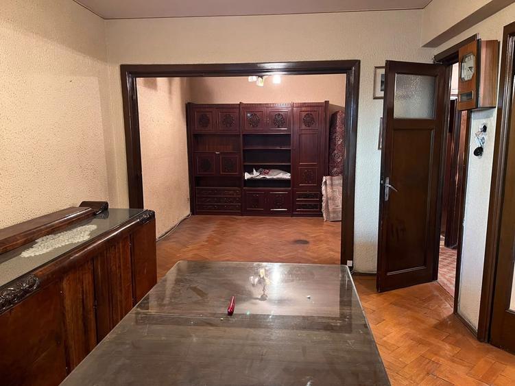 Apartament cu 2 camere nedecomandat în Sala Palatului