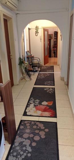 Apartament cu 3 camere decomandat în Tei