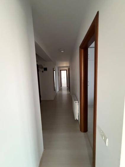 Apartament cu 4 camere decomandat, mobilat în Sisești