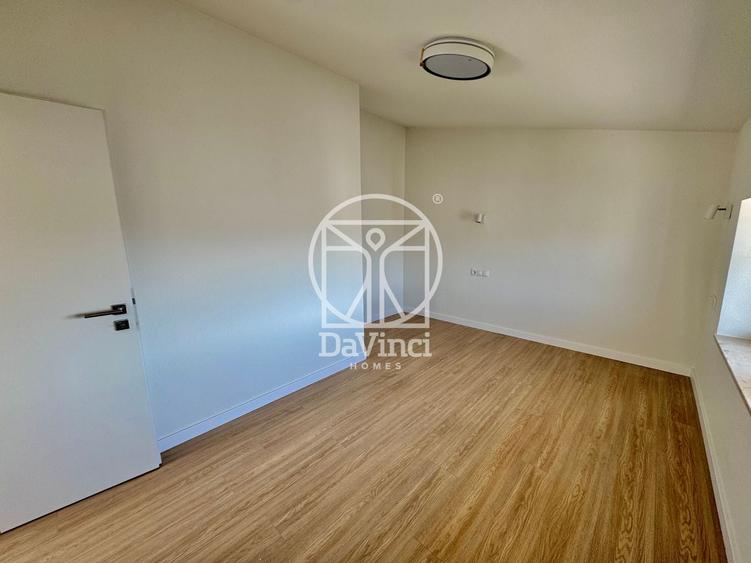 Apartament cu 4 camere semidecomandat în Exterior Vest