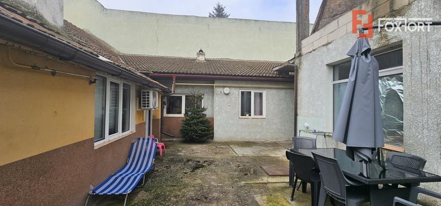 Casă individuală cu 7 camere cu Canalizare în Mehala