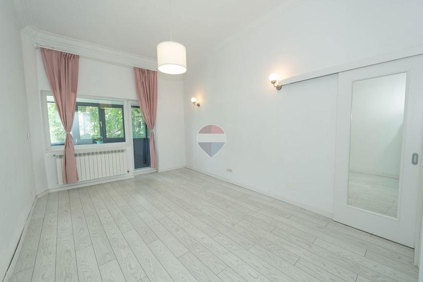Apartament cu 5 camere decomandat, mobilat în P-ța Unirii