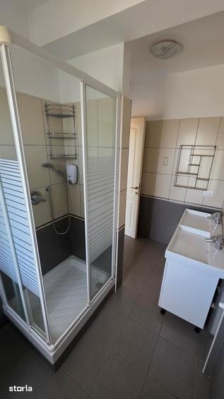 Casă cu 6 camere cu Teren 231 Mp în Obor