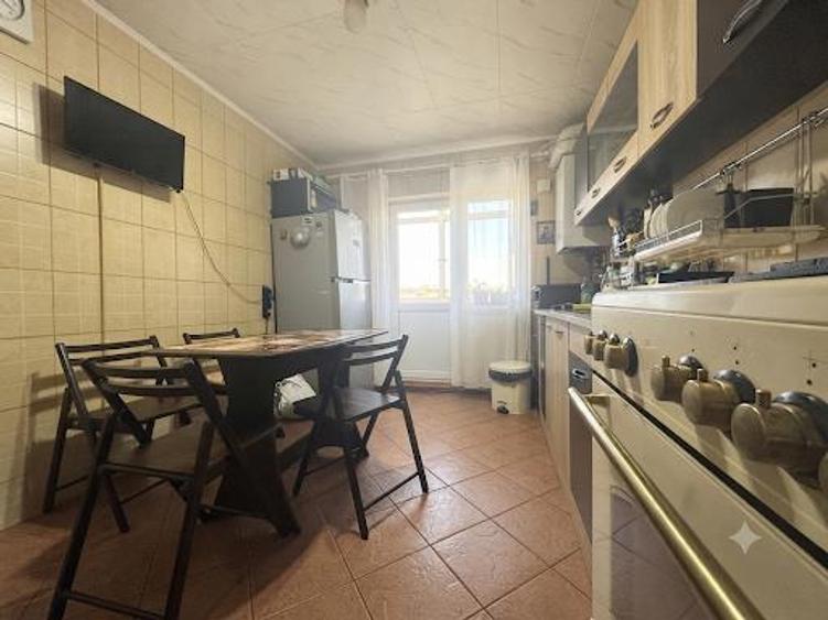 Apartament cu 3 camere decomandat, mobilat în Lunca Cetățuii