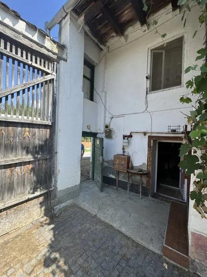 Casă cu 2 camere cu Teren 901 Mp în Central