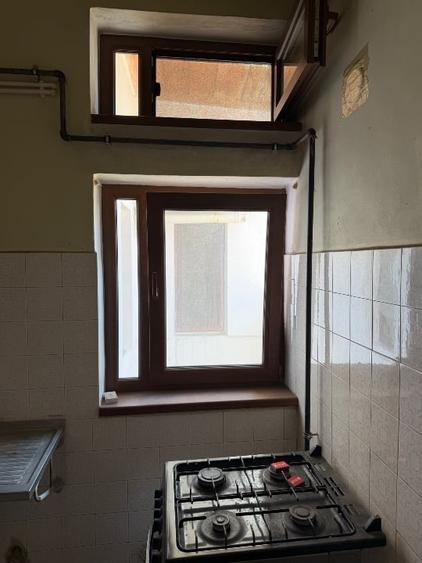 Apartament cu 3 camere decomandat, mobilat în Capitol