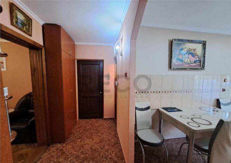 RECO Apartament cu trei camere decomandat - 1