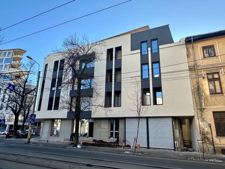 Spatiu comercial de închiriat // Clădire birouri // Bd. Ferdinand 1 - 2