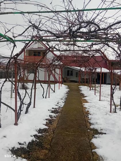 Casa + 5000 mp in Girov la 10 km de Piatra Neamt. - 1