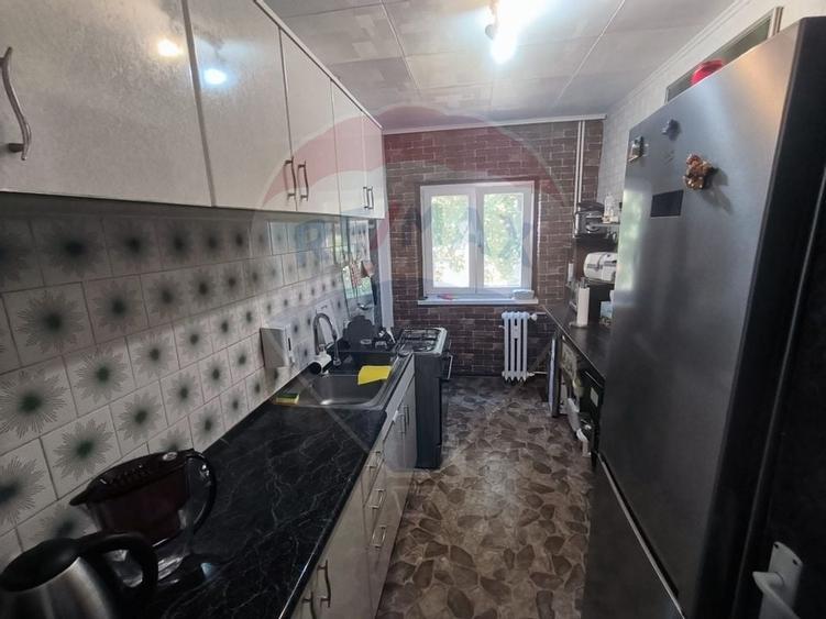 Vanzare ap 3 camere 2 bai etaj 1 complet decomandat  zona Miorita - 8