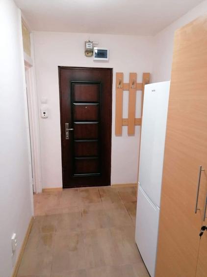 Garsoniera de inchiriat in sector 4. - 5